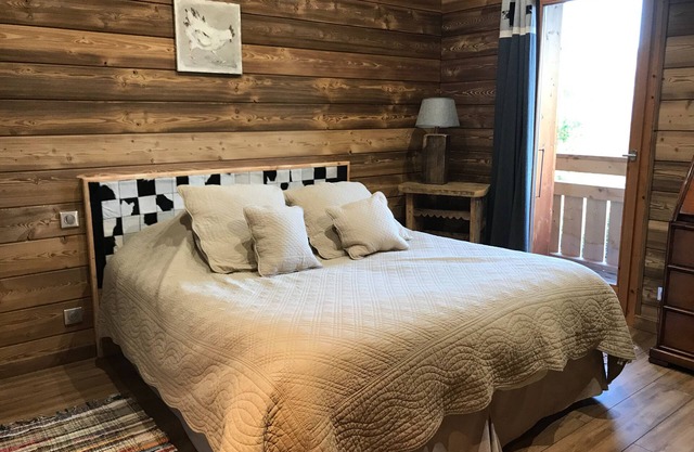 Chalet 'Velajule' with Mountain View, Shared Pool and Wi-Fi