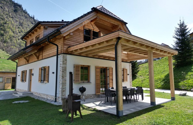 Chalet with 2 terraces and a sauna