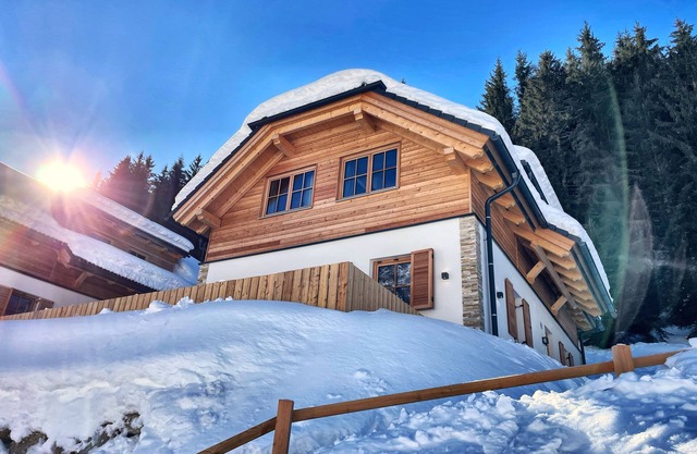 Chalet with hottub, sauna and large terrace