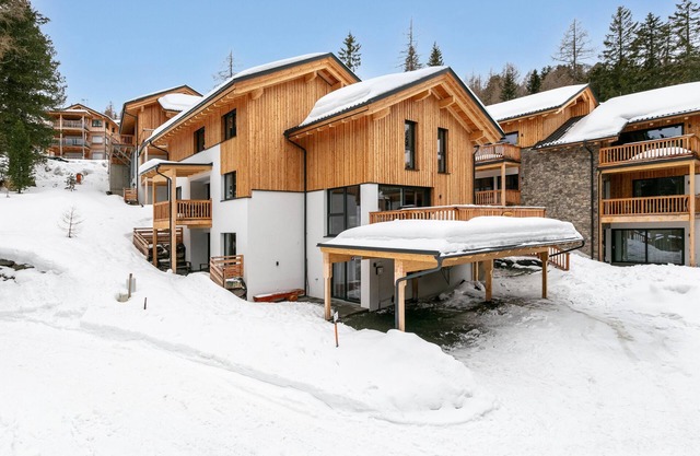 Chalet with sauna and whirlpool near ski slope