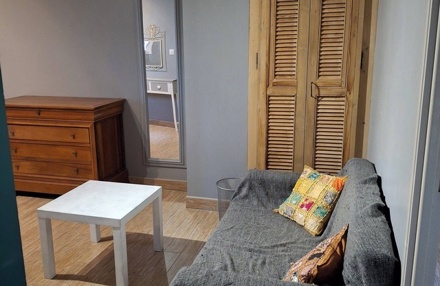 Chambre Dans Maison D'hôte Récente. A L'étage. WC Indépendant, TV, Wifi