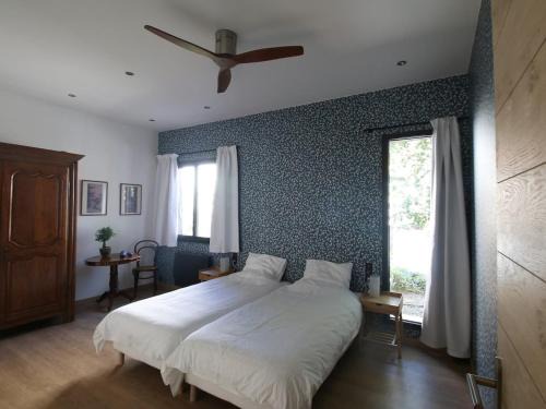 Chambre "Madeleine" avec 2 lits simples et table d'hôtes - FR-1-590-468