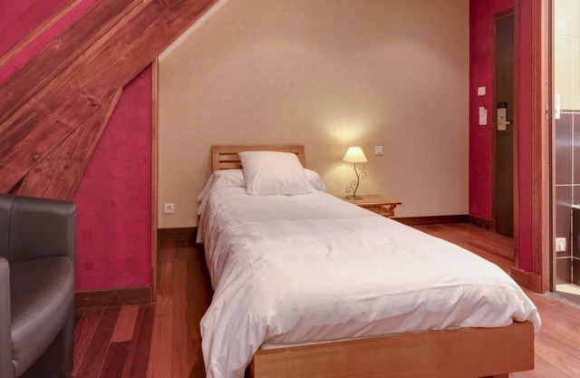 Chambre Single with street view