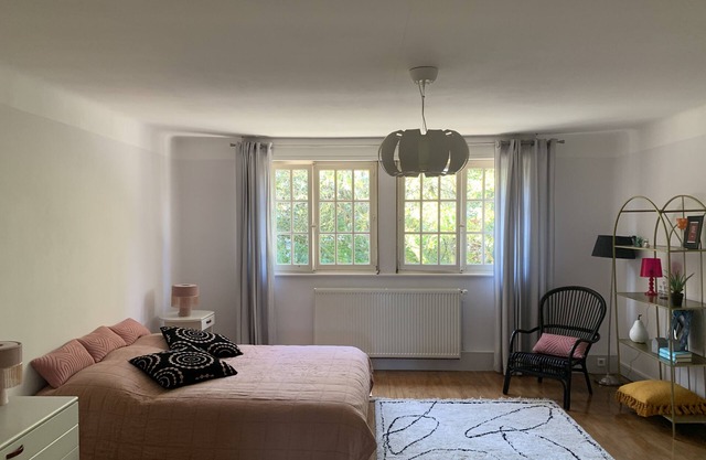 Chambre Spacieuse au Calme Dans une Belle Propriété Familiale