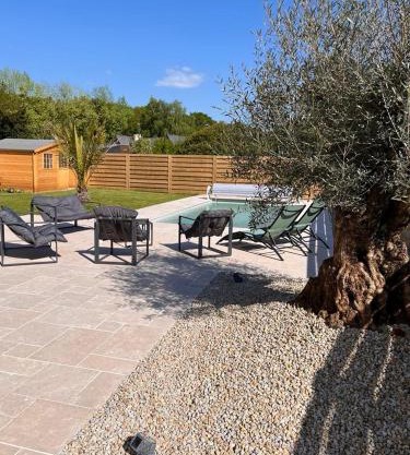 Chambres d'hôtes avec piscine chauffée de mai à sept ,TERRA COTTA et TAUPE