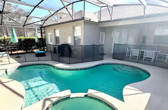Champions retreat - Fantastic 5-bed pool home with jacuzzi spa in Haines City