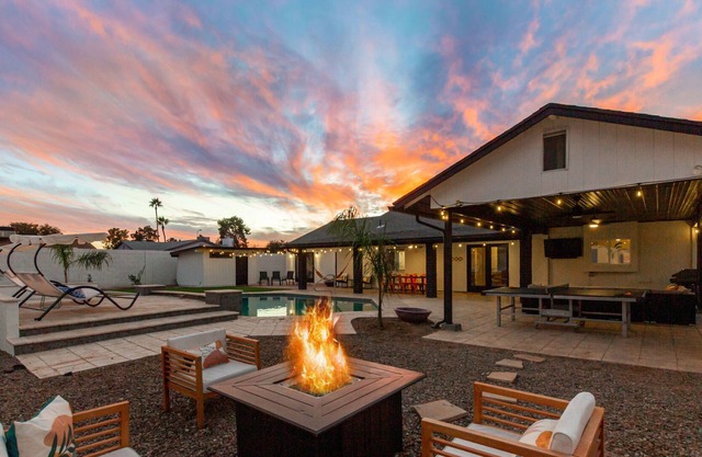 Chandler New Remodel! Heated Pool and Super Sized Backyard! Dog Friendly!