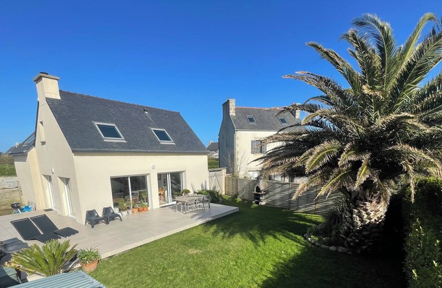 Charming villa 150 metres from the beach