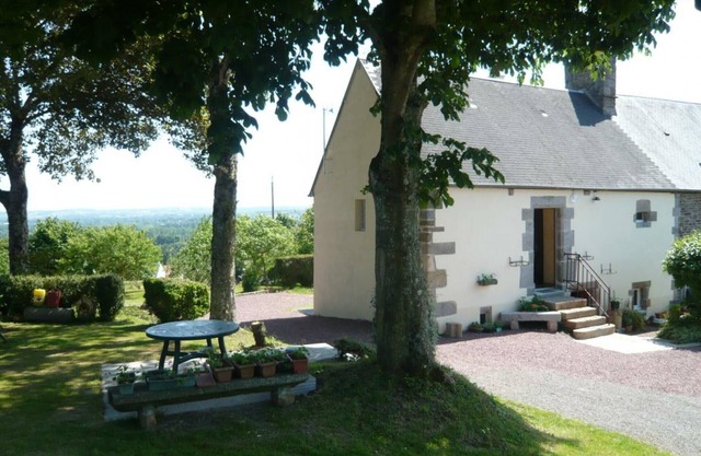Charming house with garden in Saint-Quentin-sur-le-Homme