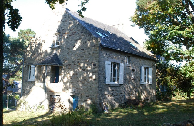 Character house 150 m from the beach and 50 m from the BELON river.