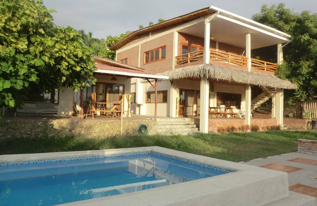 Charlie Suites Ayampe