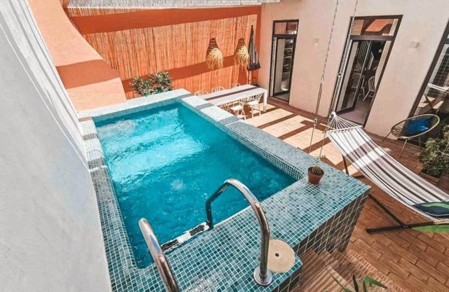Charmante et Agréable Maison de Ville Avec une Petite Piscine