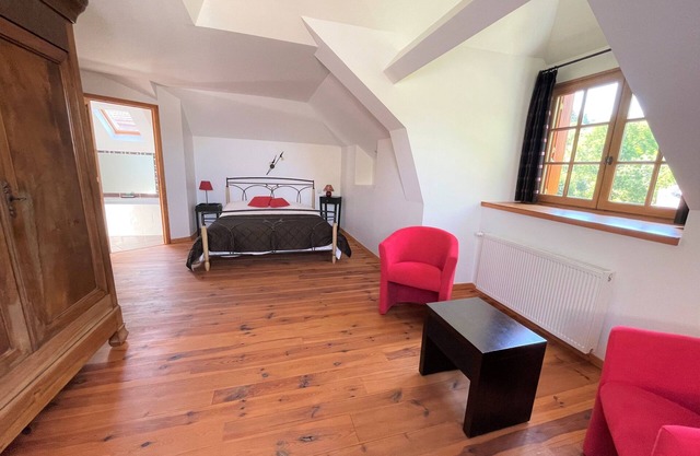 Charming double room, in the middle of a wooded park, away from the noise