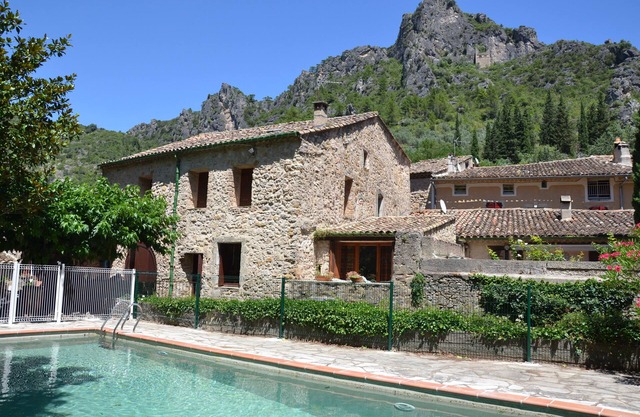 Charming house with private pool in the heart of St Guilhem Le Désert