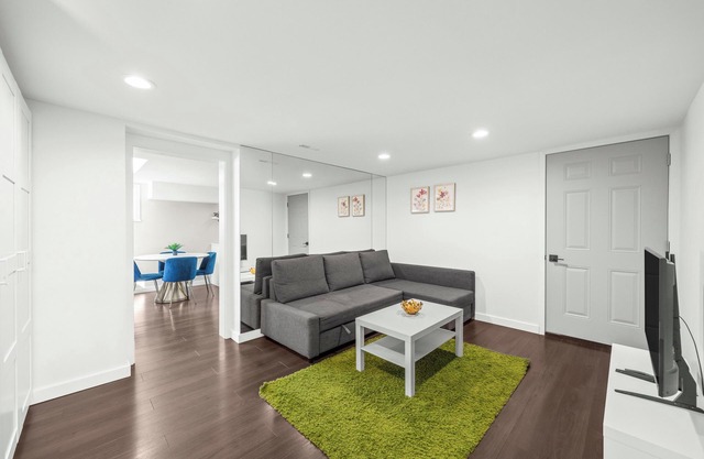 Charming 1-bedroom private suite in Upper North Vancouver
