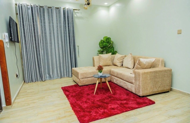 Charming 1-bedroom 007