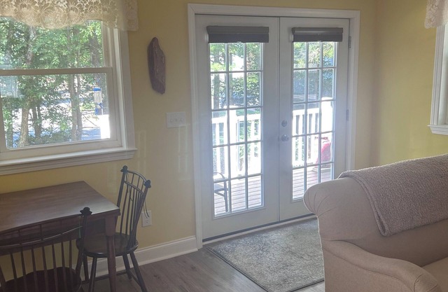 Charming 1-bedroom apartment in welcoming Barrington with AC