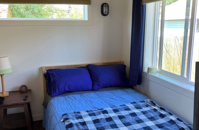 Charming 1-bedroom tiny house in Portland with WiFi, AC