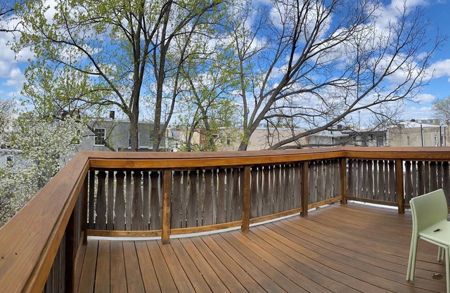 Charming 1-bedroom tree top apartment in lovely Phila-University City AC & WiFi