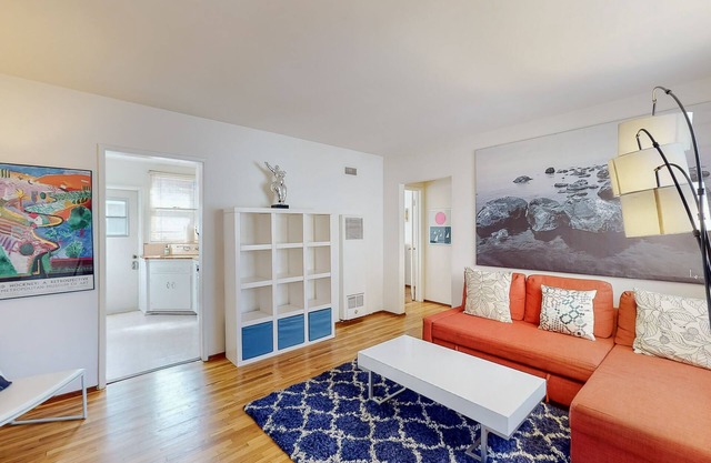 Charming 1 Bedroom Santa Monica Cottage 3 Blocks to beach!