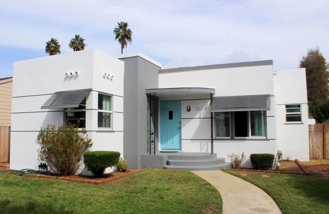 Charming 1940's Beach Bungalow on the edge of Oceanside and Carlsbad