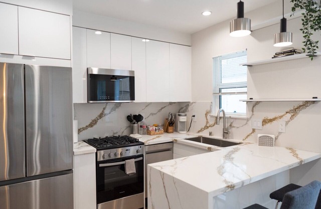 CHARMING 1BR HAVEN: NEWLY REMODELED APARTMENT WITH PATIO AND OUTDOOR SEATING p62