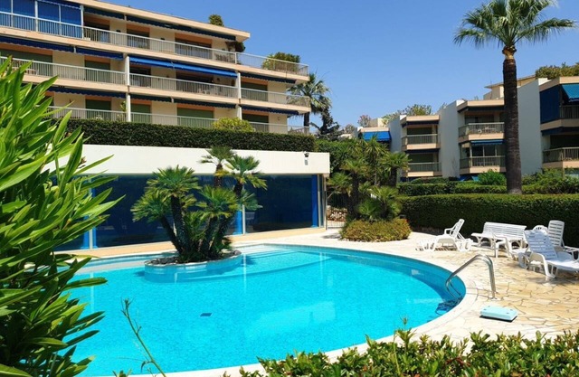 Charming 2 bed apartment - outdoor & heated indoor pool -see special offers