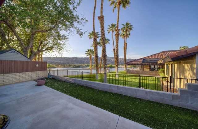 Charming 2 bedroom home next to the river.