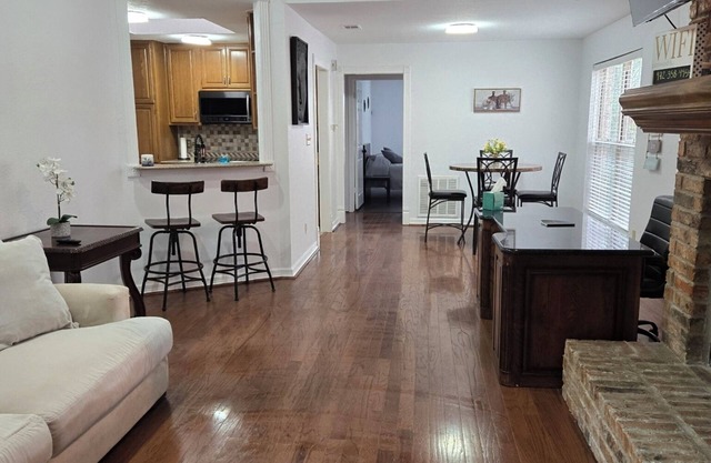 Charming 2-bedroom home, close to 6flags, cowboys stadium, lonestar park