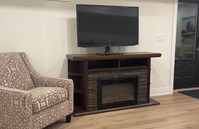 Charming 2-Bedroom Apartment with Kitchen, Office and Laundry