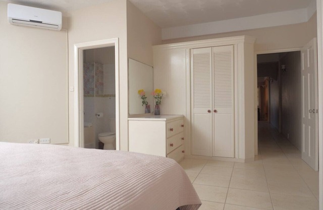 Charming 2-bedroom apartment with WiFi, AC in brilliant Beausejour, Gros Islet