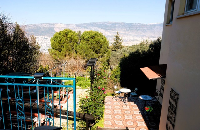 Charming 2-bedroom apartment with WiFi, AC in quaint Mikhmanim