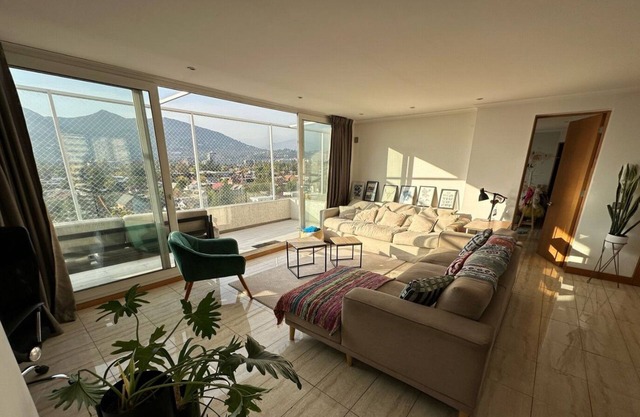 Charming 2-bedroom apartment in beautiful Vitacura with WiFi, AC