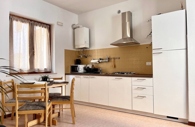 Charming 2-bedroom apartment in welcoming Verona with WiFi, AC and free parking
