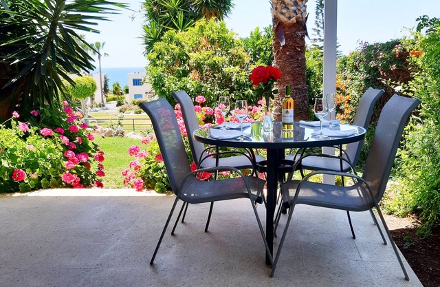 Charming 2-bedroom apartment with WiFi, AC in pleasant Pegeia