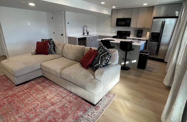 Charming 2-bedroom basement apartment with AC, WiFi in awesome Saratoga Springs