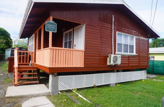 Charming 2-bedroom cottage with WiFi, AC near to St John's and airport