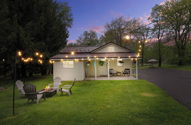 Charming 2-bedroom cottage in tranquil Tobyhanna with WiFi