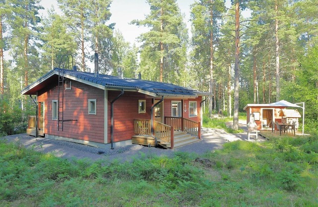 Charming 2-bedroom cottage Villa Ankkuri with privat wood stove sauna and BBQ