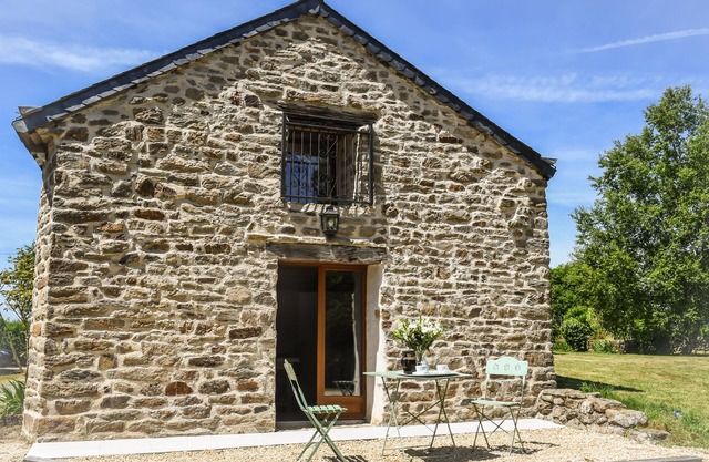 Charming 2 bedroom cottage near the Atlantic coast in the heart of Brittany.