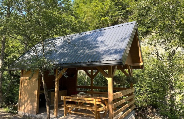 Charming 2-bedroom cottage in Pale with WiFi, AC, Floor heating. Book now
