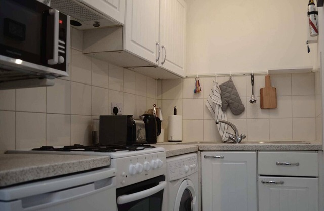 Charming 2 Bedroom Cottage in Central Location