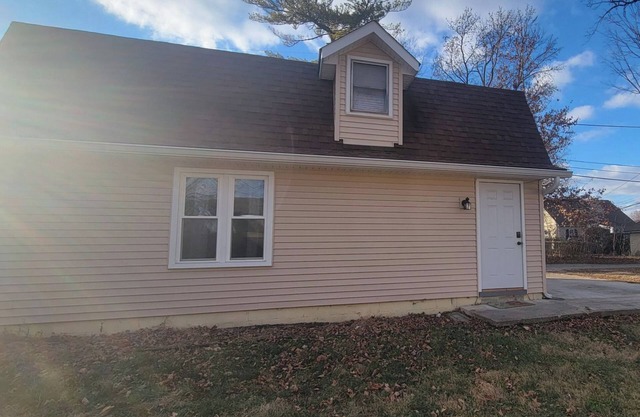 Charming 2-bedroom guest house with WiFi, AC in Franklin