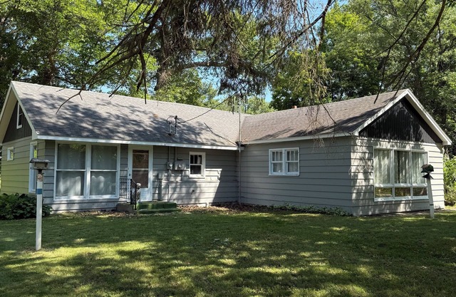 Charming 2-bedroom home in Hackensack. Enjoy during the summer and winter.
