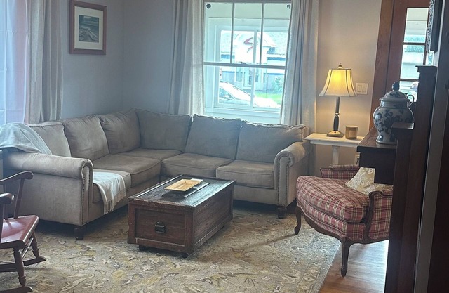 Charming 2-bedroom house with AC, WiFi in enchanting Skowhegan
