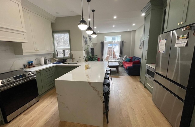Charming 2-bedroom Home High Park/Roncesvalles