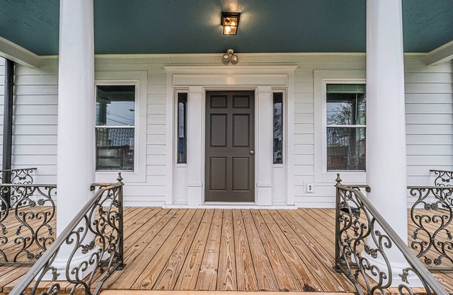 Charming 2-bedroom house newly updated in tranquil Franklin, walk to the square