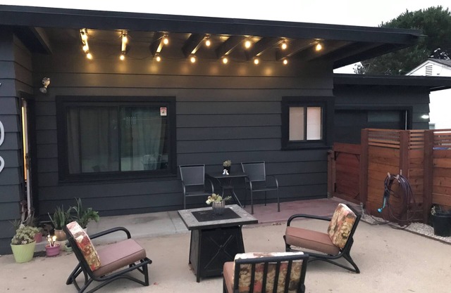 Charming 2-bedroom house, Beach Bungalow Style, WiFi, Sleeps 5