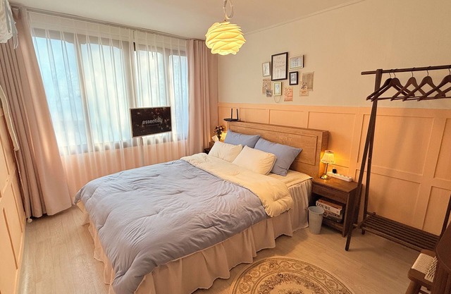 Charming 2-bedroom house in pleasant Suwon with AC, WiFi