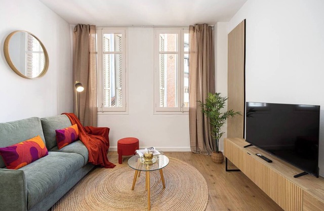 Charming 2 bedroom in Trendy Gracia